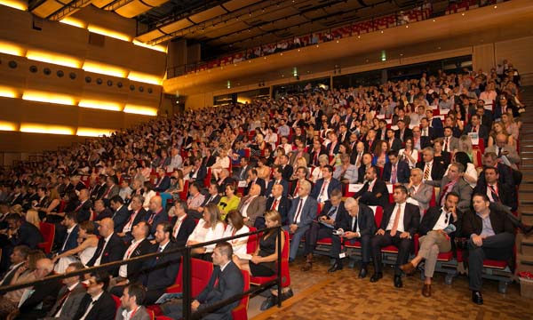 Κατάμεστη η αίθουσα του «Ελληνικού Κόσμου» από στελέχη και συνεργάτες της INTERAMERICAN