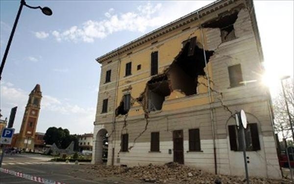 Η Ιταλία μετρά τις πληγές απο το σεισμό