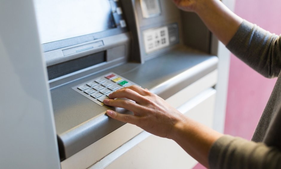 Capital controls: Αυξάνεται το ποσό ανάληψης μετρητών από 2.300 ευρώ σε 5.000