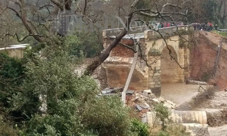 Χανιά: Κατέρρευσε η γέφυρα του Κερίτη - Video με τη συγκλονιστική στιγμή της κατάρρευσης