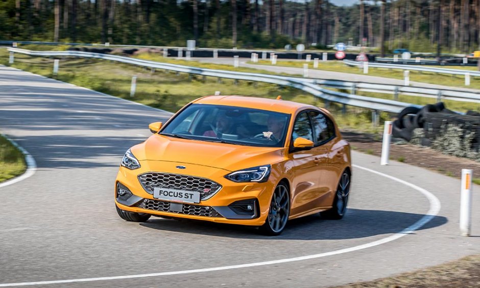 Οι κορυφαίες σπορ τεχνολογίες του νέου Ford Focus ST έρχονται να απογειώσουν τις επιδόσεις του! 