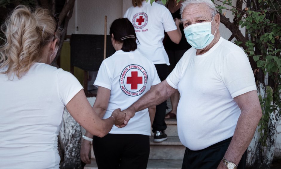 Ο Ελληνικός Ερυθρός Σταυρός συνεχώς δίπλα στους πληγέντες της φονικής πυρκαγιάς στο Μάτι