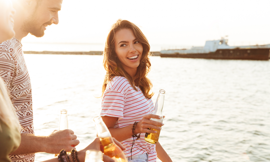 Τι πρέπει να προσέξεις όταν πίνεις αλκοόλ το καλοκαίρι;