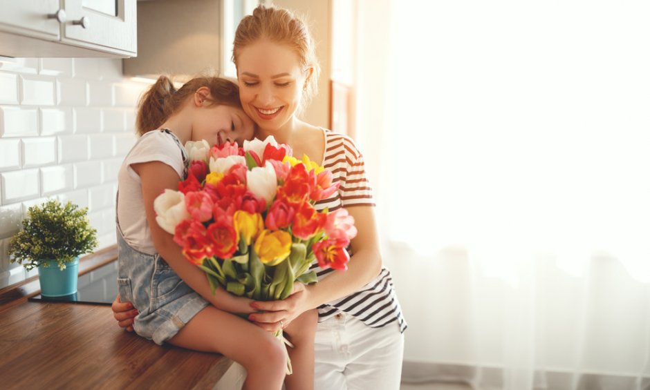 Τα μηνύματα των ασφαλιστικών για την Γιορτή της Μητέρας