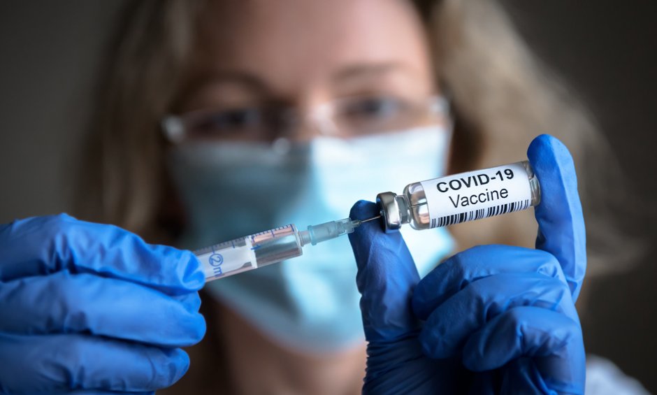 Νέες οδηγίες του CDC σχετικά με τους πλήρως εμβολιασμένους