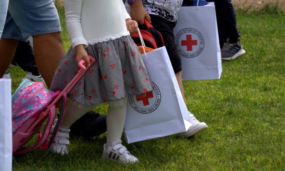 Ο Ελληνικός Ερυθρός Σταυρός προσφέρει στιγμές χαράς στους μαθητές των πυρόπληκτων περιοχών 