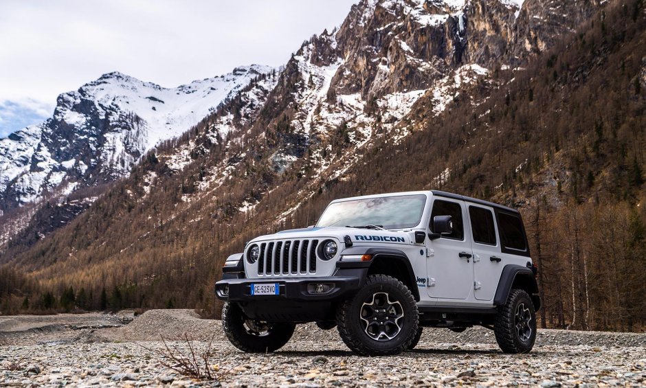 Πώς το νέο Jeep Wrangler 4xe «ασφαλίζει» τους επιβάτες του και τους υπόλοιπους χρήστες στο δρόμο;