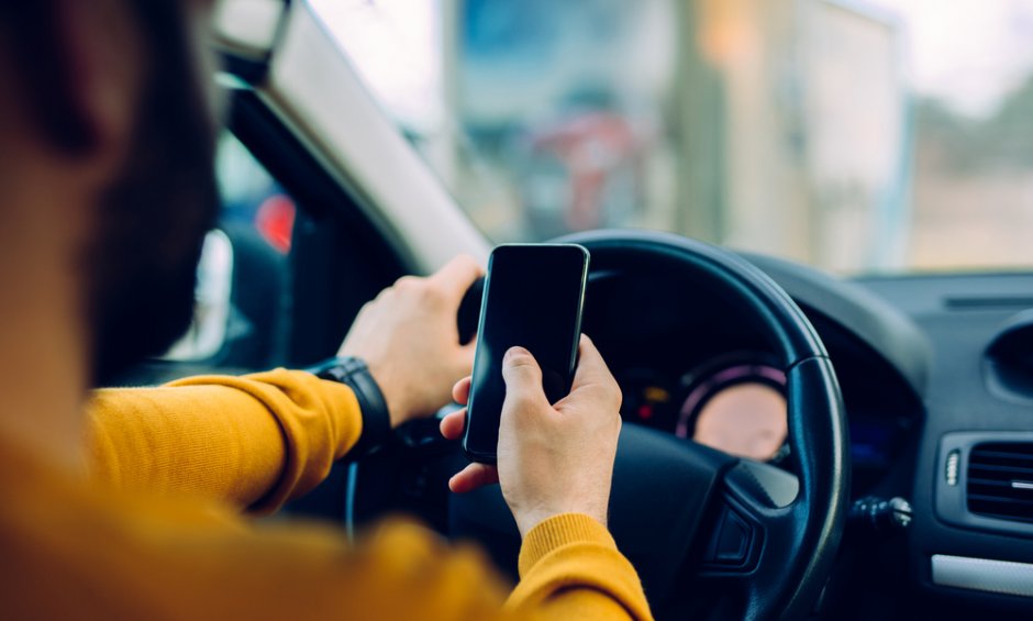 Μειώνεται η επιβολή κανόνων για την οδήγηση υπό την επήρεια αλκοόλ και χρήση κινητού τηλεφώνου στην Ευρώπη