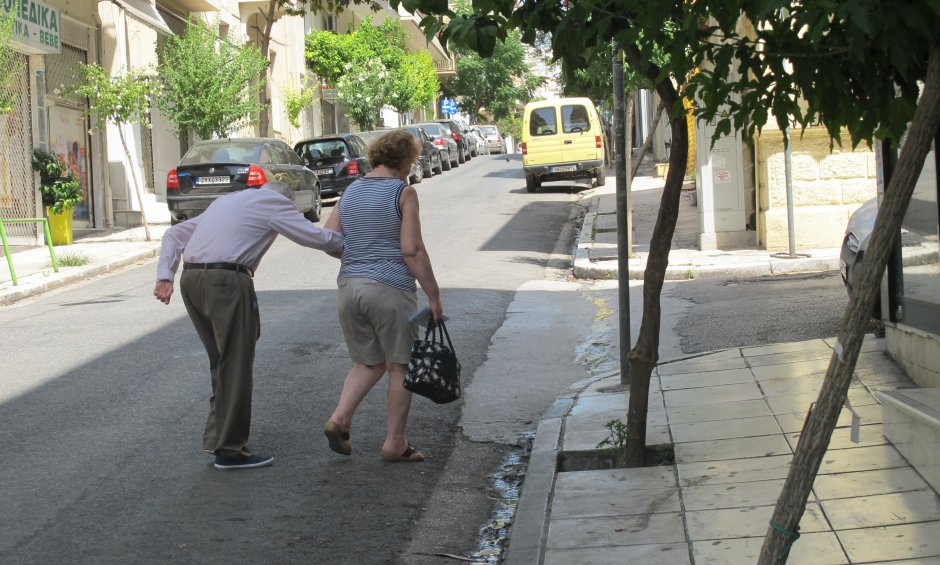 Αραρίσκοντας Ηλίας Προβόπουλος: Ο καύσωνας φοβίζει τους ηλικιωμένους