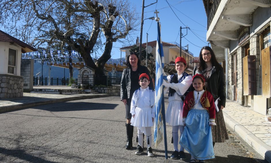 Αραρίσκοντας Ηλίας Προβόπουλος: Ένα οικογενειακό σχολείο