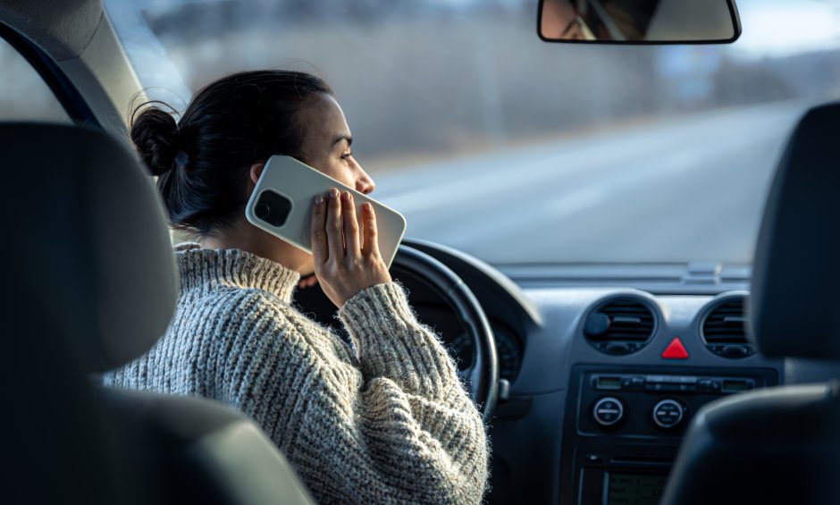 Allianz: Η διάσπαση των οδηγών από την τεχνολογία μπορεί να αυξήσει τα ατυχήματα κατά 50%!