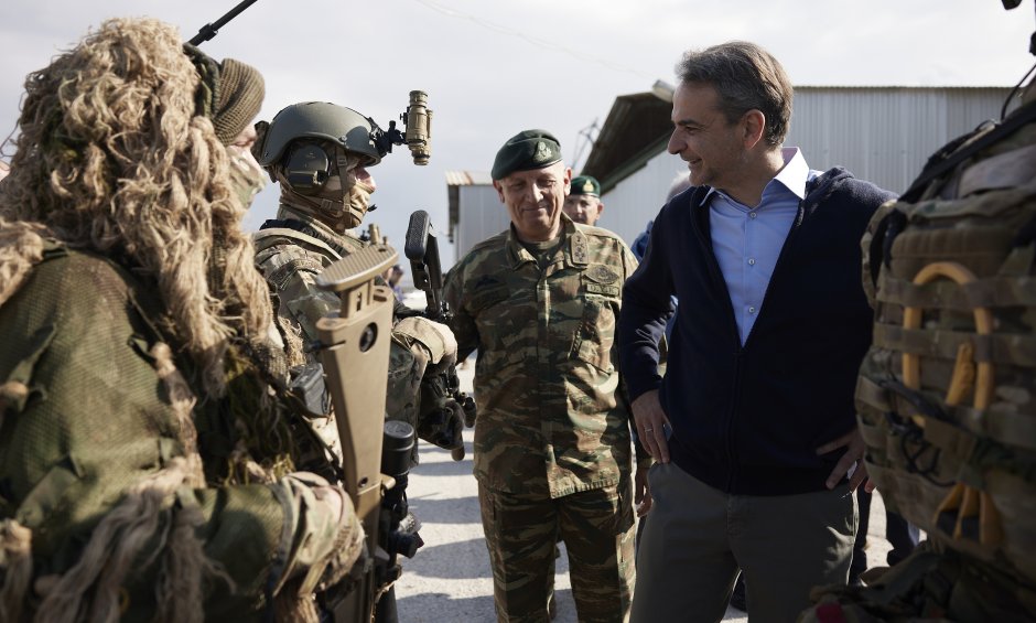 Ο Πρωθυπουργός επισκέφθηκε τη Διοίκηση Υποβρυχίων Καταστροφών και το Κέντρο Εκπαίδευσης Ειδικών Δυνάμεων