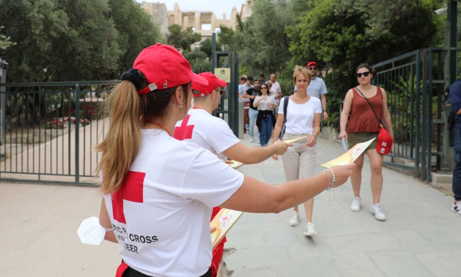 Ελληνικός Ερυθρός Σταυρός: Οδηγίες για προστασία από τον καύσωνα και τις υψηλές θερμοκρασίες! (βίντεο)