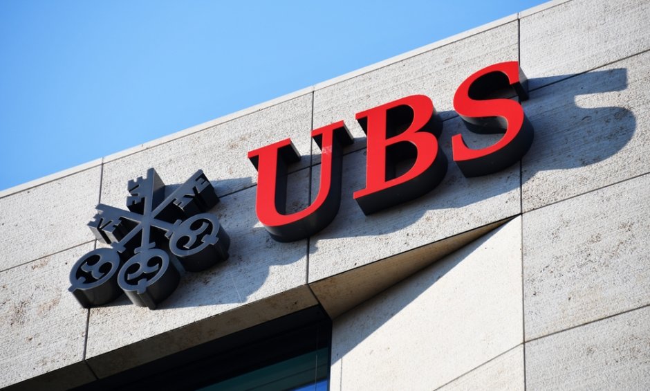 Η αισιόδοξη UBS, τα σχέδια του Σωκράτη και οι αδήλωτες πισίνες