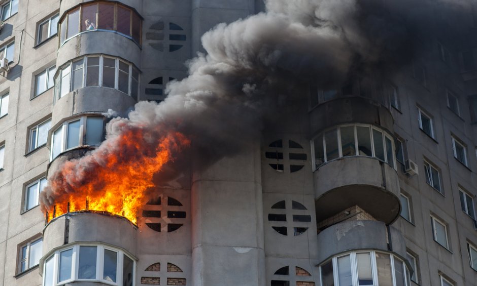 Φωτιά σε διαμέρισμα: Τι προβλέπουν τα ασφαλιστήρια;