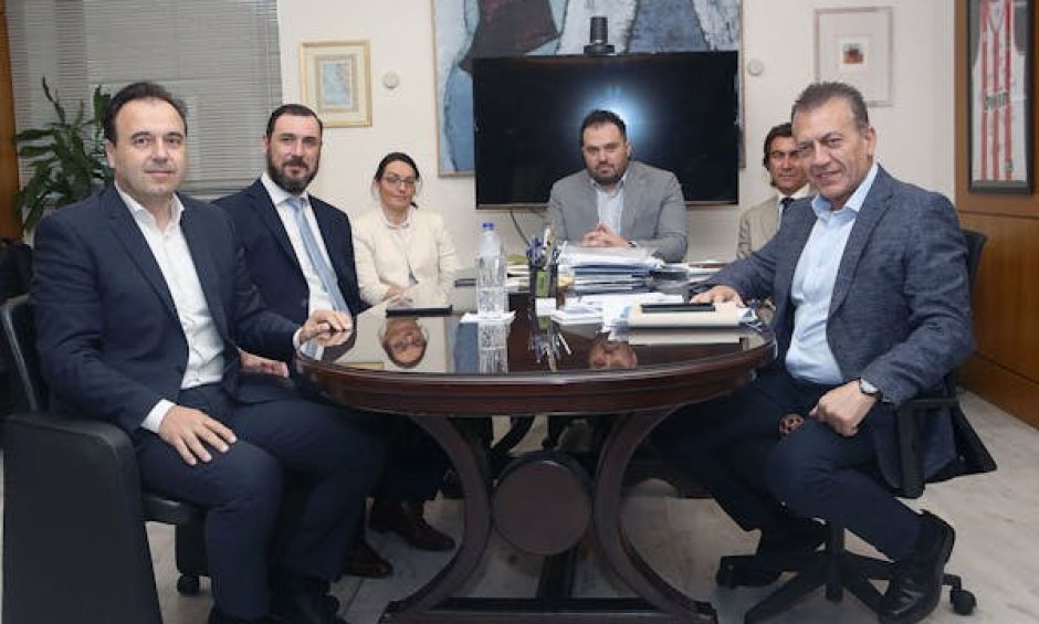 Η καθολική εφαρμογή της ταυτοποίησης, μέσω του ψηφιακού εισιτηρίου και η σύμβαση για το VAR στο επίκεντρο της συνάντησης Βρούτση - Παπαστεργίου - Λυσάνδρου!