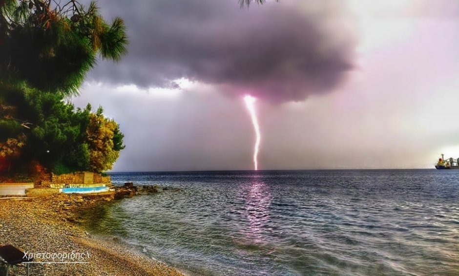 Ηλίας Προβόπουλος: Προσοχή στους κεραυνούς κοντά στη θάλασσα