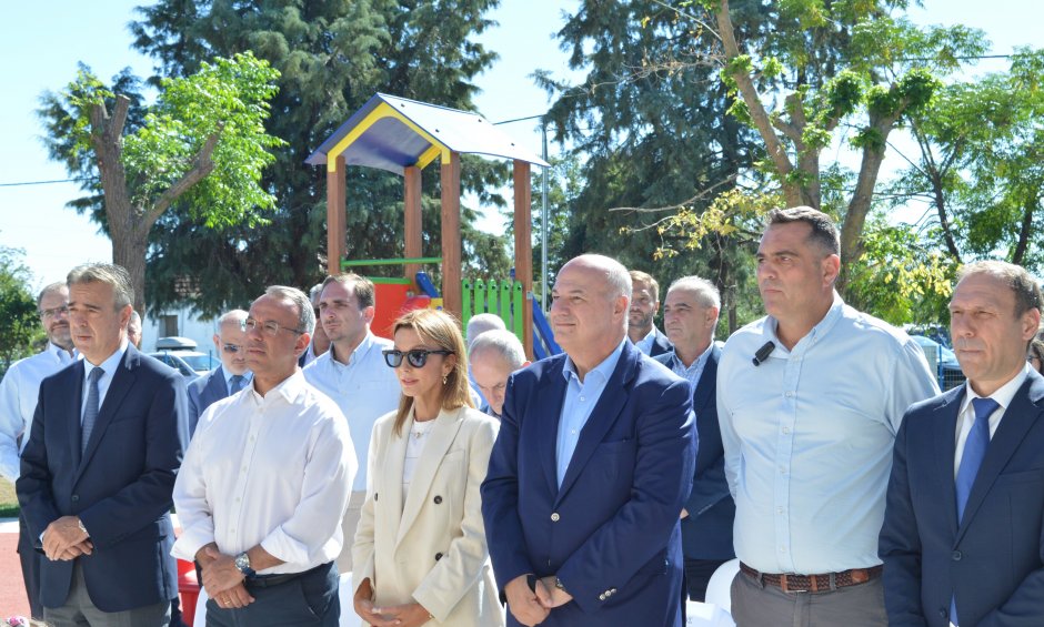 Παραδόθηκαν σε λειτουργία τα δύο πρώτα σχολεία που αποκαταστάθηκαν μετά τις ζημιές από την κακοκαιρία «Daniel», με αποκλειστική χρηματοδότηση της Ένωσης Ελλήνων Εφοπλιστών