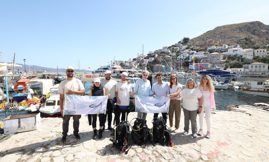 ΕΑΕΕ: Πρωτοβουλία καθαρισμού του λιμανιού της Ύδρας σε συνεργασία με iSea και με την υποστήριξη του Δήμου, του Λιμενικού Ταμείου και του Λιμεναρχείου Ύδρας