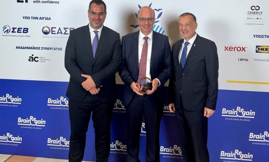 ΕΚΠΑ: Βράβευση της Ιατρικής Σχολής Αθηνών για την προσφορά της στον επαναπατρισμό επιστημόνων