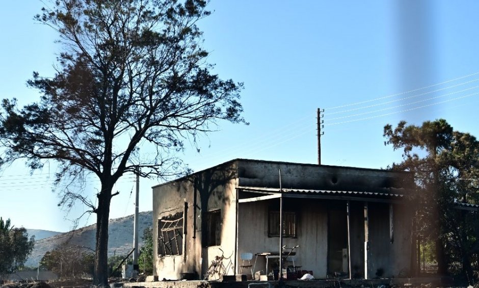 Την ανάγκη ασφάλισης κατοικιών ανέδειξε η φωτιά στην Παλαιά Φώκαια: Ζημιές σε πολλά σπίτια, 4 καταστράφηκαν ολοσχερώς