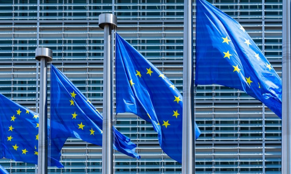 Ευρωβαρόμετρο 2025: Περισσότερη ασφάλεια και ενότητα ζητούν οι πολίτες από την ΕΕ