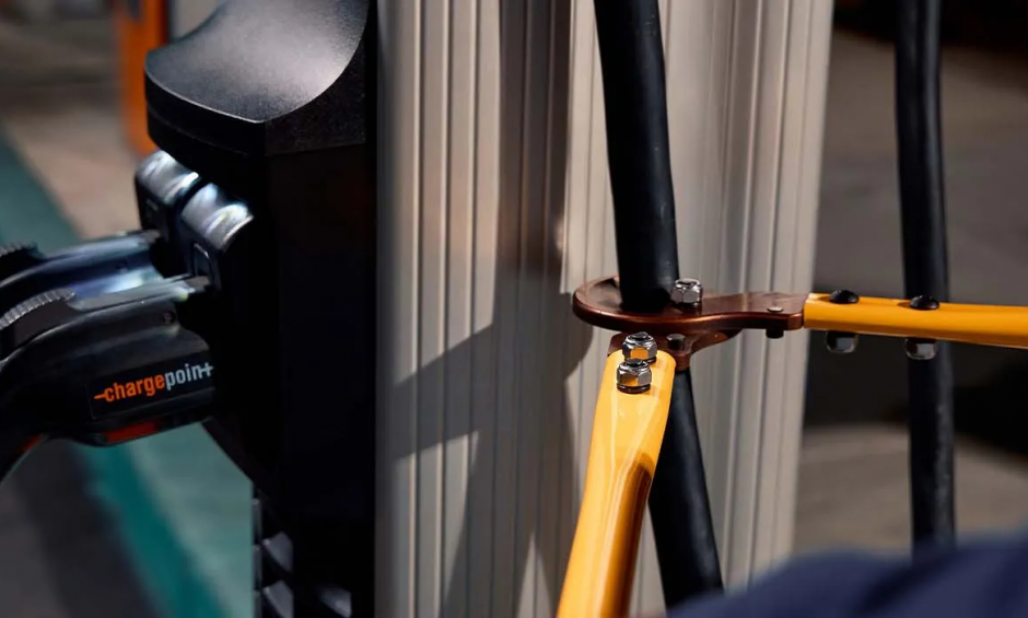 Καλώδια φόρτισης ηλεκτρικών αυτοκινήτων: Η νέα μάστιγα που απειλεί την ασφαλιστική αγορά