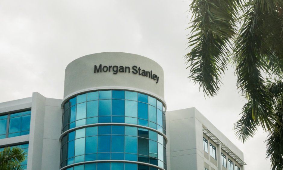 Ρεκόρ…ενδιαφέροντος για την Ελλάδα, «σβήνει» ακριβό χρέος, το «ερώτημα» της ανάπτυξης και το χάος…των δημοσκοπήσεων