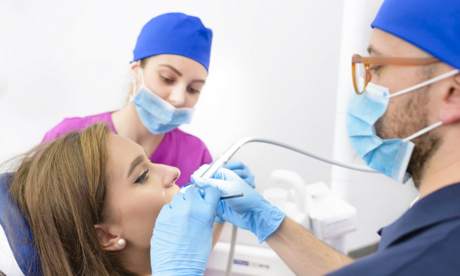 ΟΔΟΝΤΙΑΤΡΙΚΗ ΟΜΟΣΠΟΝΔΙΑ: Προσοχή στις παραπλανητικές διαφημίσεις σχετικά με «άμεσα και γρήγορα εμφυτεύματα»