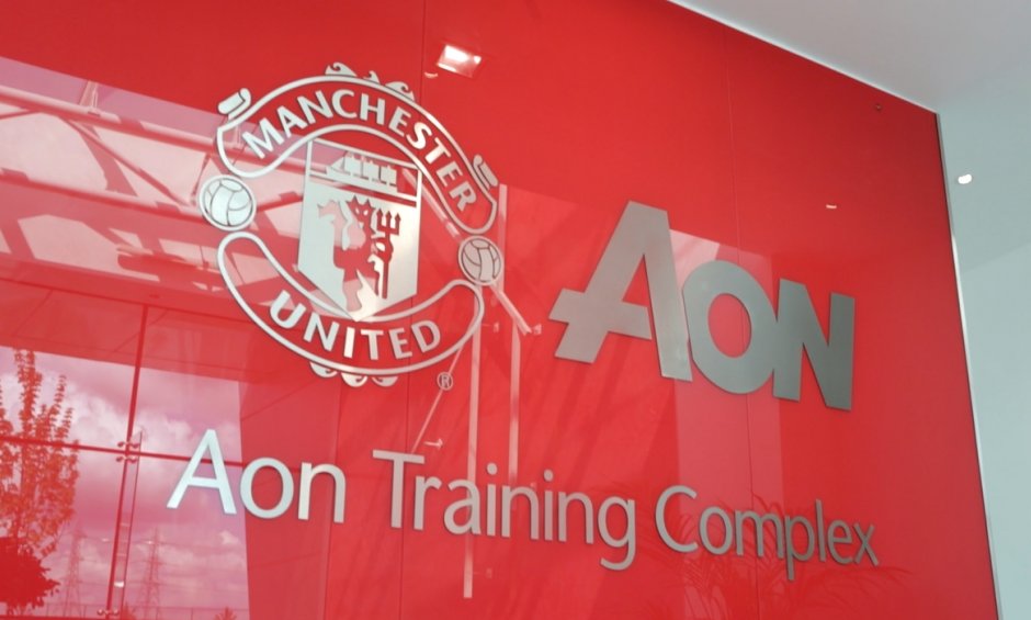 Δωρεάν ασφάλιση και όχι μόνο μοιράζουν Aon και Manchester United