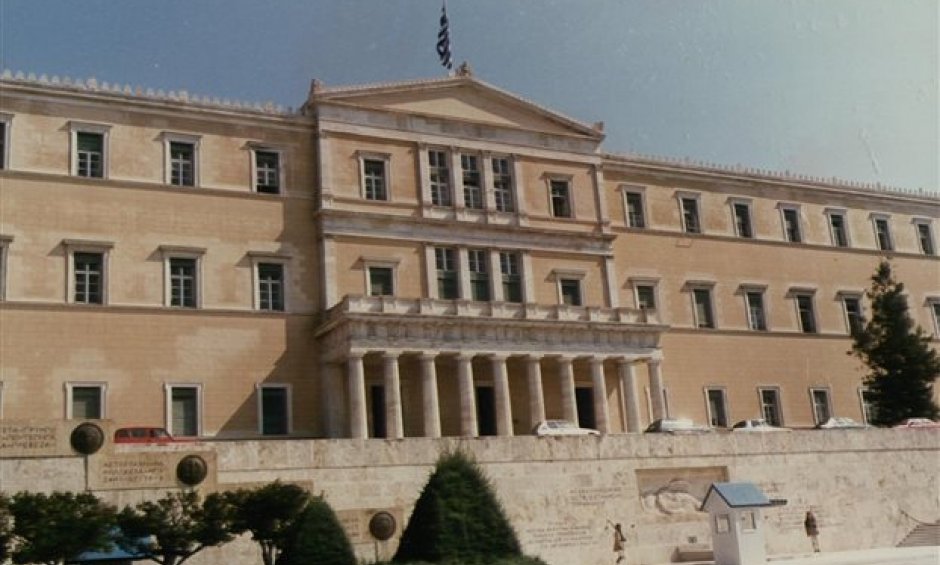 Έκθεση ΣΟΚ από το Γραφείο Προϋπολογισμού Βουλής: Χρεοκοπία και Grexit δεν είναι αναπόφευκτο να συμβούν