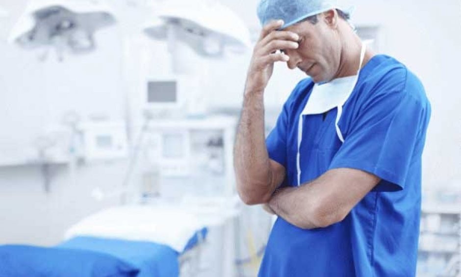 Φοιτήτρια έμεινε παράλυτη από ιατρικό λάθος. Σε δύο χρόνια φυλάκιση καταδικάστηκε ο γιατρός