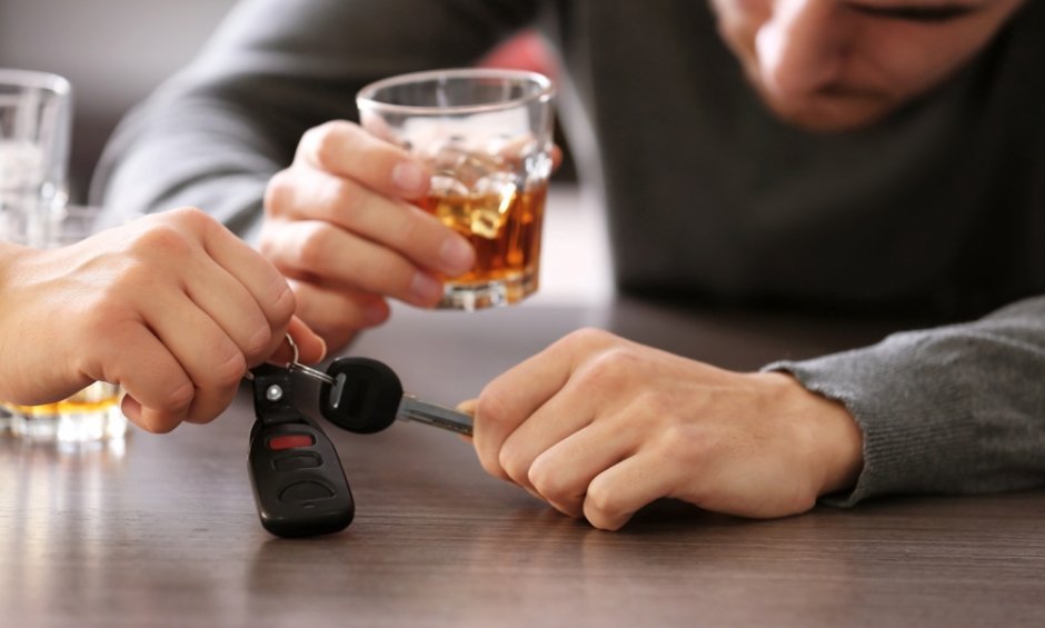 Προσοχή στο αλκοόλ! Ένα στα τρία θανατηφόρα τροχαία οφείλονται σ’ αυτό!