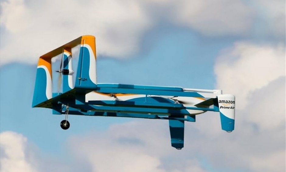 Πρώτη παράδοση δέματος με drone από την Amazon