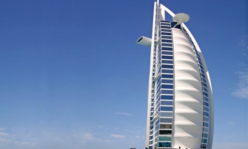 H Swiss RE στο Dubai