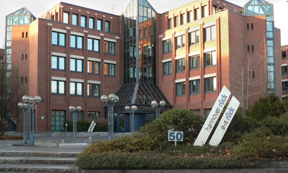 Hannover Re: Πουλάει μετοχές για να πληρώσει αποζημιώσεις