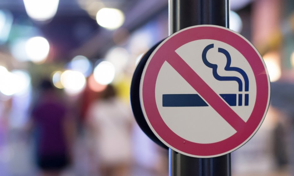 Βαριά πρόστιμα για οδηγούς που μεταφέρουν παιδιά και καπνίζουν! Τι προβλέπει η νέα εγκύκλιος για το κάπνισμα;