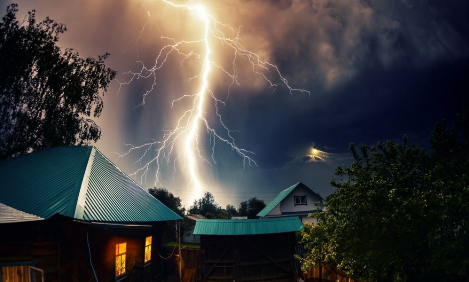 Ασφαλίστε την περιουσία σας για πτώση κεραυνού και πρόκληση πυρκαγιάς!
