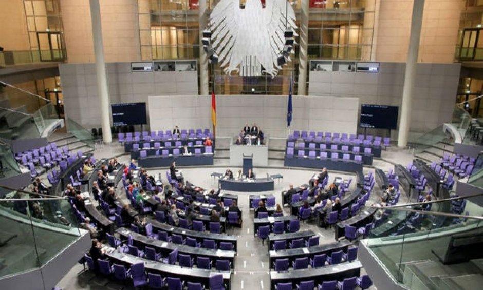 Γερμανική Βουλή: Εγκρίθηκε η εκταμίευση της δόσης για την Ελλάδα
