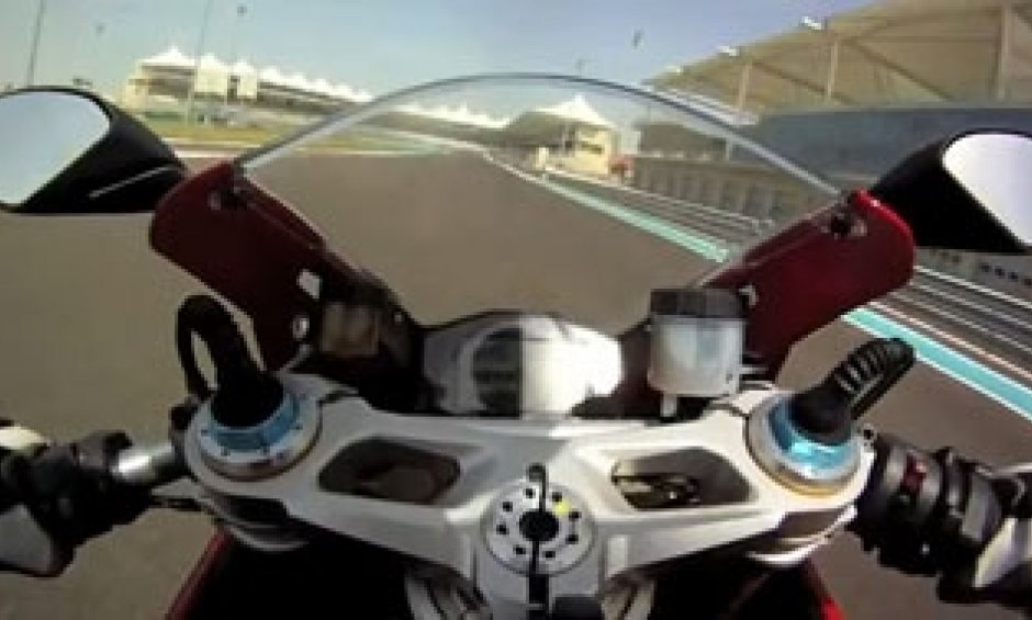 Κρητικός "δοκιμάζει" το νέο Ducati στο Αμπού Ντάμπι