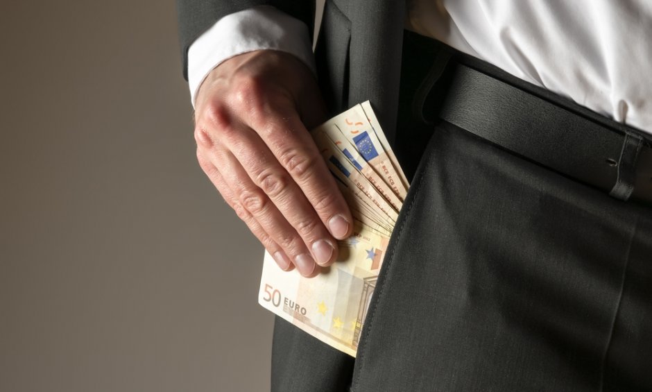 Τζογαδόρος διαχειριστής αξιώσεων εξαπάτησε την… εταιρεία του για να ξεχρεωθεί