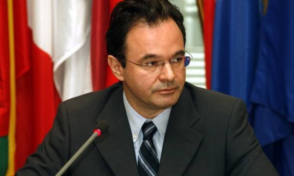 Θέμα διαρθρωτικό, θεσμών και τιμών η ανταγωνιστικότητα στον ιδιωτικό τομέα. 