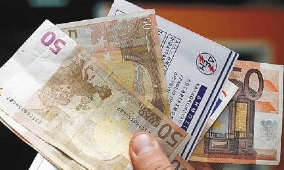 Στις εφορίες και όχι στη ΔΕΗ το χαράτσι   