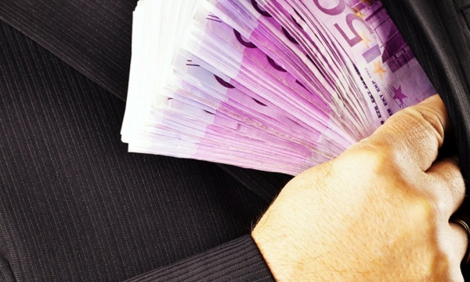 Τι bonus εισέπραξαν οι πρακτορομεσίτες από τη μεταφορά στην ΕΘΝΙΚΗ ‘στόλου αυτοκινήτων’;