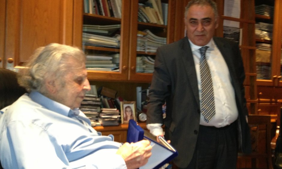 Το Επαγγελματικό Επιμελητήριο Αθηνών βραβεύει τον Μίκη Θεοδωράκη