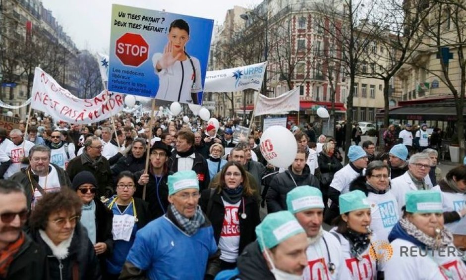 Παρίσι: Οι γιατροί διαδηλώνουν κατά των μεταρρυθμίσεων στην υγεία