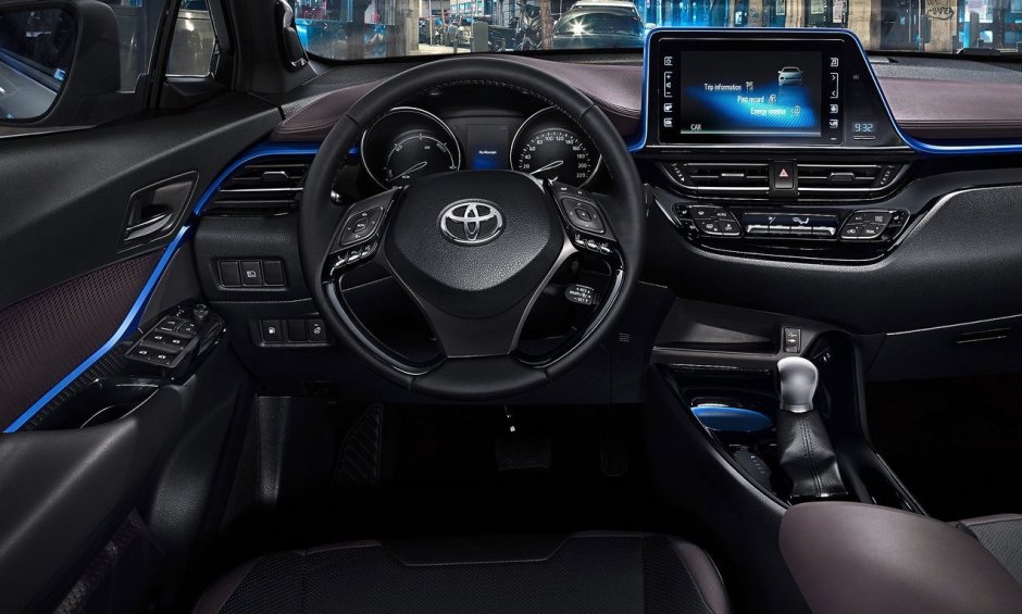 Η πρώτη επίσημη αποκάλυψη για το εσωτερικό του Toyota C-HR