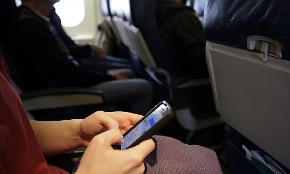 Τέλος στη λειτουργία πτήσης – Ανοιχτά κινητά και tablet στα αεροπλάνα!
