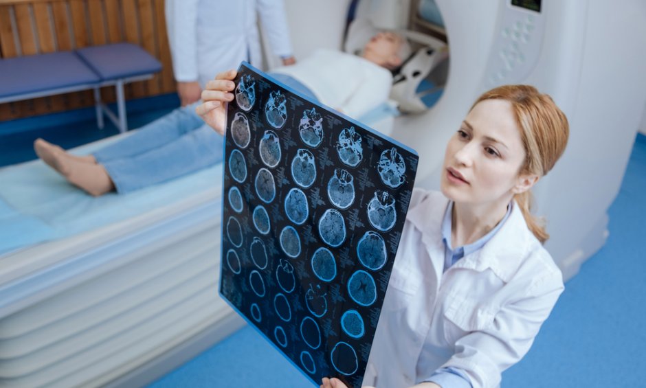 Καλύπτουν τα ασφαλιστήρια μαγνητική τομογραφία εγκεφάλου με σκιαγραφικό;