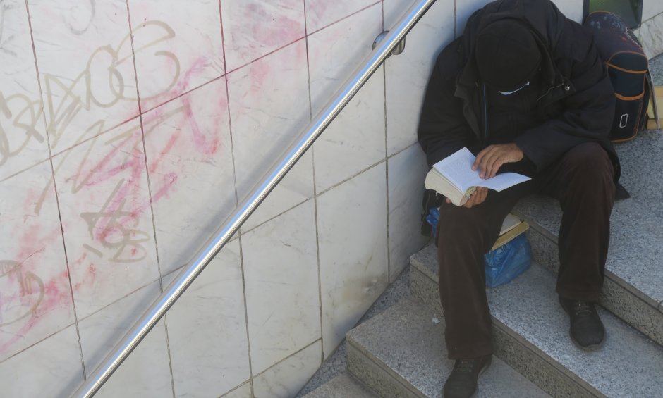 Ένας φιλομαθής και όχι μόνο επαίτης, του Ηλία Προβόπουλου 